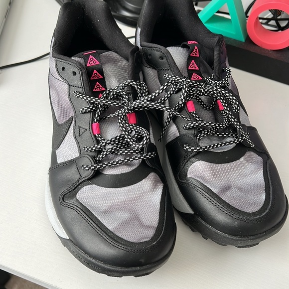 ACG shoes - Picture 4 of 4